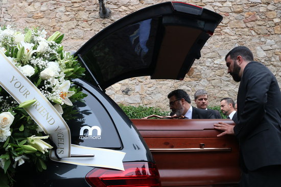 Montserrat Caballé's coffin after her funeral in Les Corts, Barcelona on October 8, 2018 (by Elisenda Rosanas)