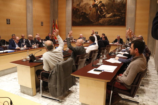 Girona regional councilors voting against the MidCat pipeline (by Lourdes Casademont)