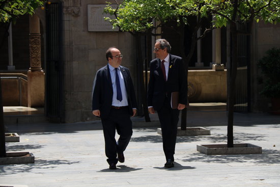 Socialist leader Miquel Iceta (left) and Catalan president Quim Torra (by Núria Julià)