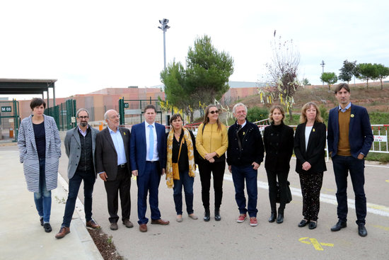 Image of the delegation of MEPs after visiting the jailed leaders in Lledoners prison on Novermbe 5, 2018 (by Estefania Escolà)