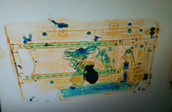 Image of the scanner at Sants station showing the hand grenade-shaped object in a passenger's suitcase on November 7, 2018 (by Catalan police)