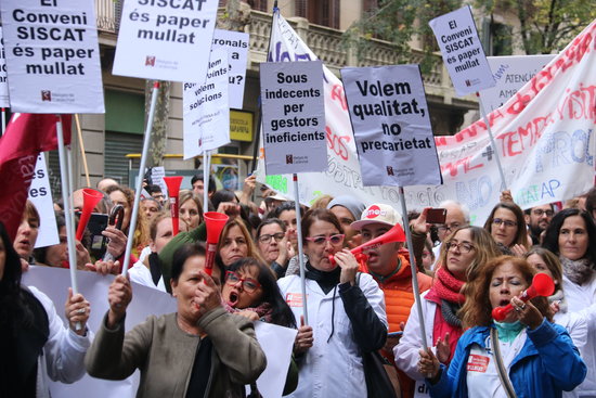 Medical staff in Catalonia strike on Monday (by Miquel Codolar)