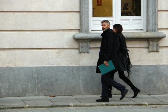 Lawyer Andreu Van den Eynde arriving in the Supreme Court in Madrid (by Xavier Alsinet)