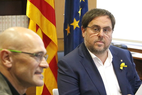 The Catalan former ministers Raül Romeva (left) and Oriol Junqueras in October 2017 (by Rafa Garrido)