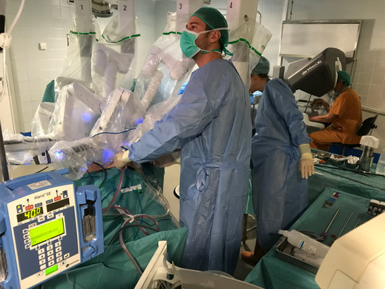 Image of a kidney transplant in Bellviatge Hospital with robotic surgery in November 2018 (by Bellvitge Hospital)