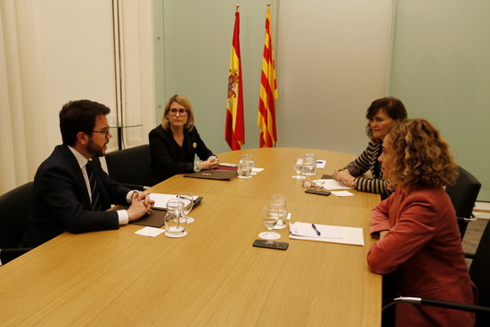 The Catalan ministers Aragonès and Artadi (left), with the Spanish ministers Calvo and Batet on December 21, 2018 (by Marc Bleda)