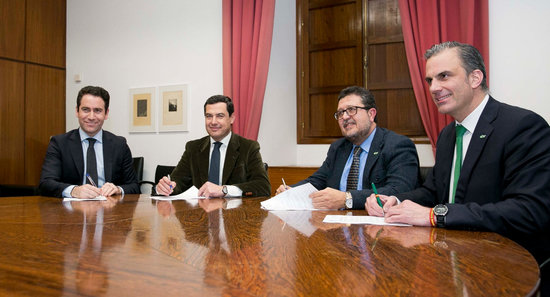 Image of the signature of the agreement between the People's Party and Vox on January 9, 2019 (by PP)