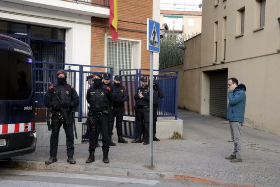 One of the CUP party's lawyers, Benet Salellas, outside the Spanish police station in Girona on January 16, 2019 (by Marina López)