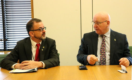 The Catalan foreign minister Alfred Bosch and Welsh MP Hywel Williams in a meeting on January 31 (by Blanca Blay)
