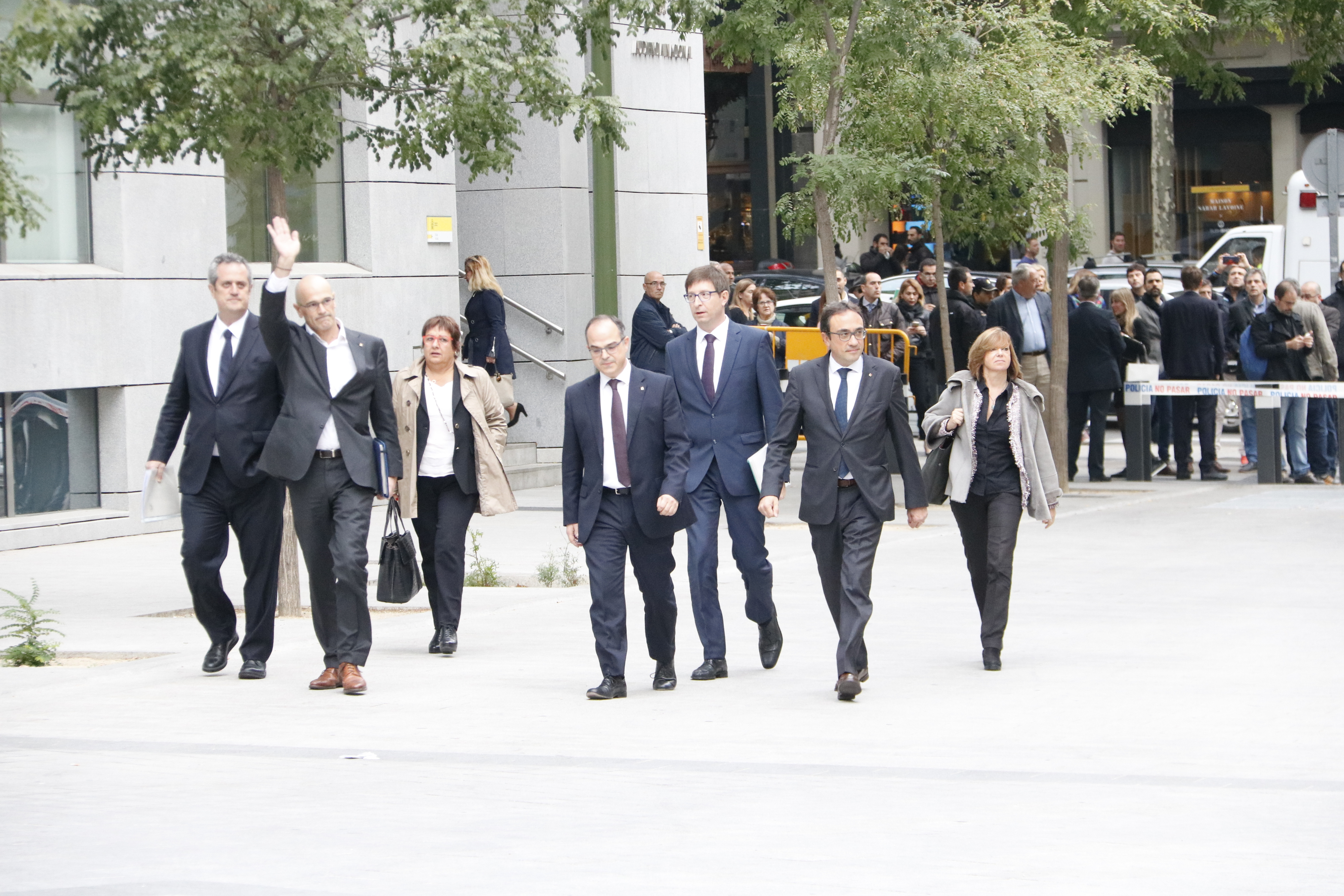 Catalan ministers arrive in Spain's National Court, charged for declaring independence (by Rafa Garrido)