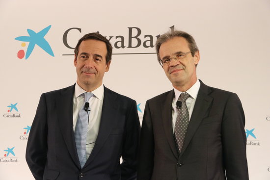 Caixabank president Jordi Gual (right) and CEO Gonzalo Gortázar (by Maria Fernández Noguera)