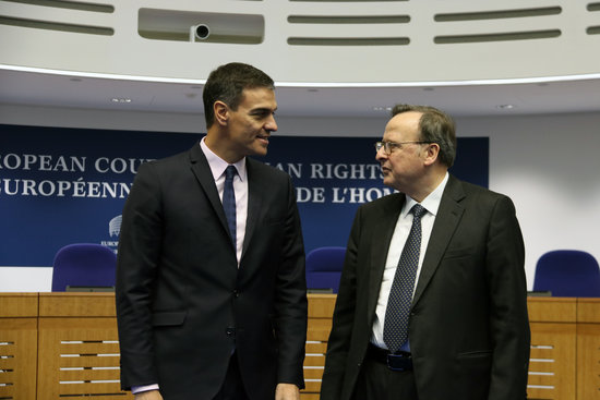 Spanish president Pedro Sánchez (left) and the president of the European Court of Human Rights, Guido Raimondi (by Natàlia Segura)