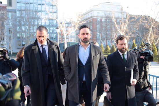 Image of the far-right party Vox's top officials outside the Supreme Court on February 12, 2019 (by Juan Carlos Rojas)