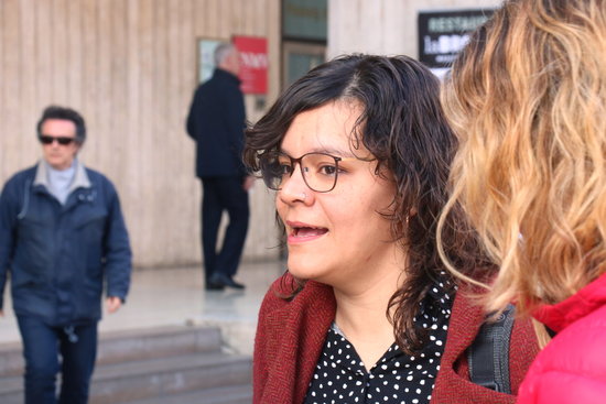 CUP politician Natàlia Sànchez speaking with the press in Barcelona