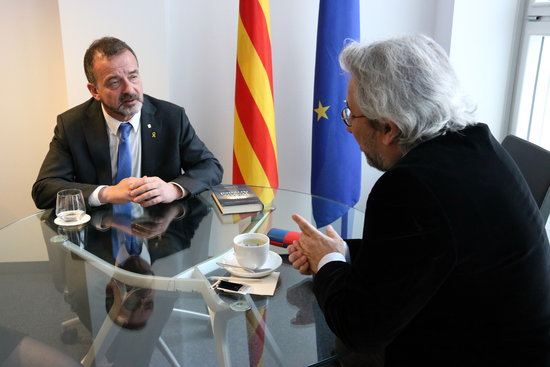 Catalan foreign minister Alfred Bosch meets with Turkish journalist Can Dündar (by ACN)