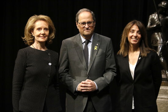 Catalan president Quim Torra (center) with new culture minister Mariàngels Vilallonoga (left) and government spokesperson Meritxell Budó (by Guillem Roset)
