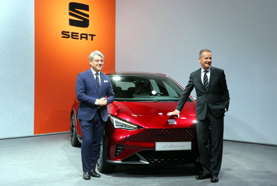SEAT president Luca de Meo and Volkswagen CEO Herbert Diees presenting the new SEAT el-Born