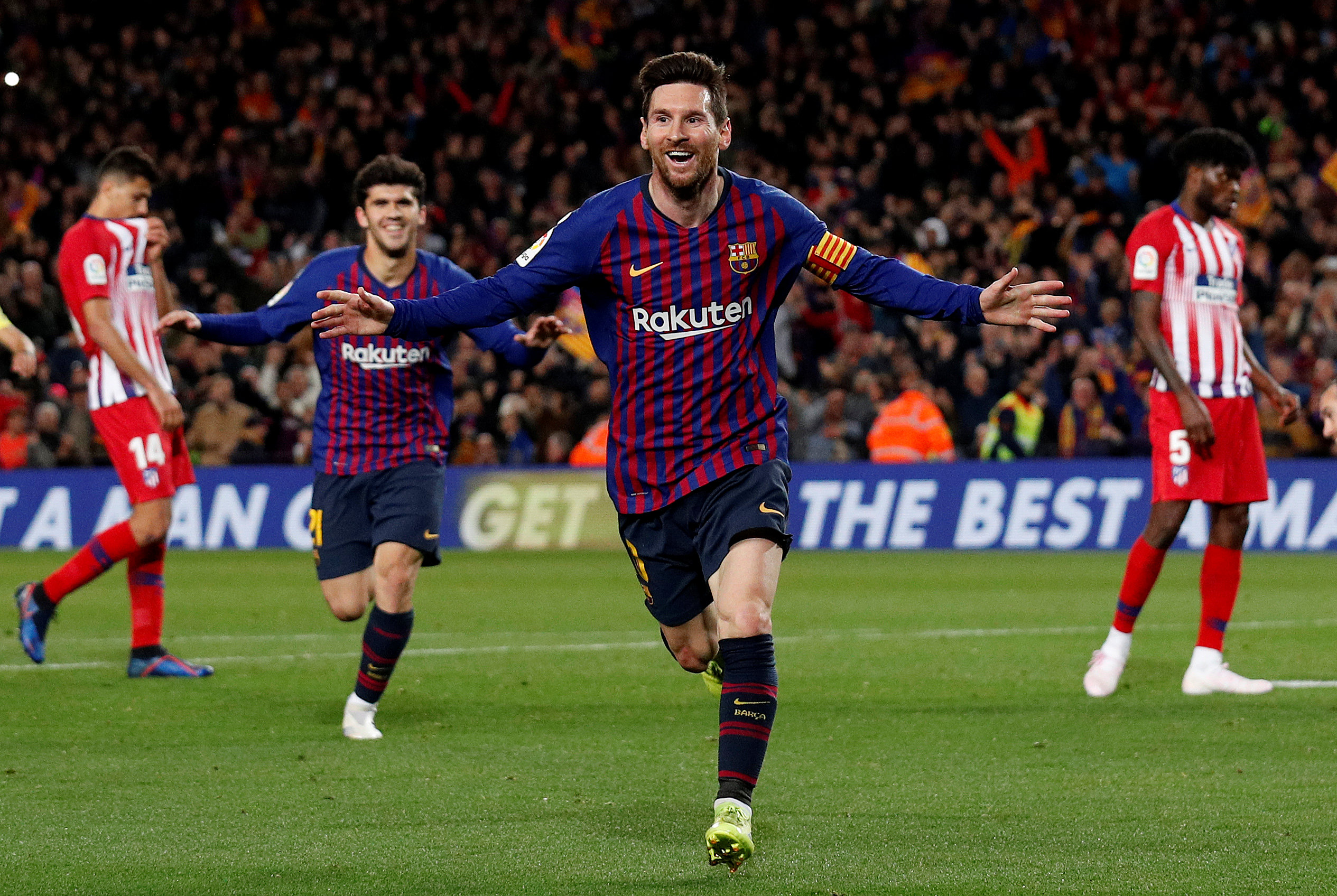 Leo Messi celebrates his goal against Atlético Madrid in Camp Nou on April 6, 2019 (by Reuters/Albert Gea)