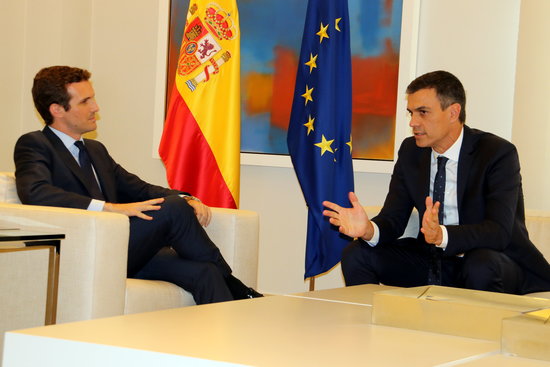 Leader of the People's Party, Pablo Casado, left, sits with the Socialist president of Spain, Pedro Sánchez, right (Photo: Tània Tàpia)
