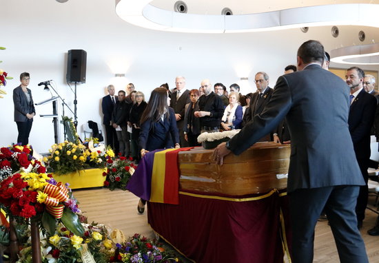 Image of the farewell ceremony to activist and Nazi holocaust survivor Neus Català, on April 16, 2019, in Móra la Nova (by Laura Cortés)