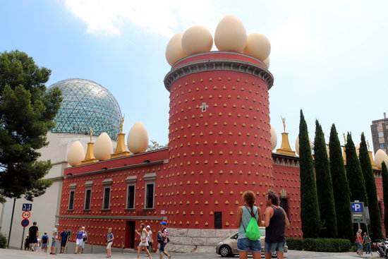 Exterior of the Salvador Dalí museum in Figueres, northern Catalonia. (Photo: Marina López)