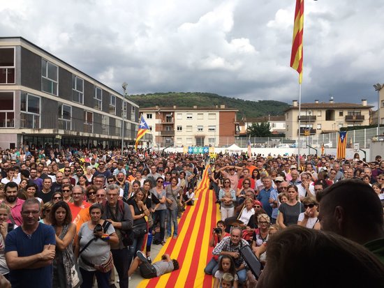 Citizens of the town of Dosrius attending an act of condemnation against Spanish police violence during the 2017 referendum. October 3, 2017. Photo: Arnald Garcia/ACN