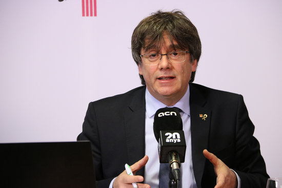 Carles Puigdemont delivers a press conference to the Catalan News Agency from Brussels via videoconference. (Photo: Blanca Blay)