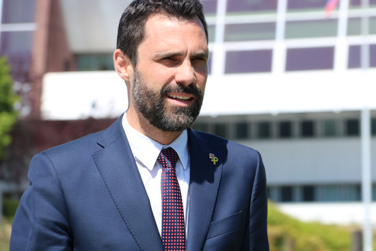 Catalan Parliament speaker Roger Torrent speaking to the media outside the Council of Europe (Photo: Blanca Blay)