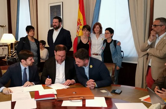 Jailed leader Oriol Junqueras and other Esquerra MPs registering in Spanish congress as MPs