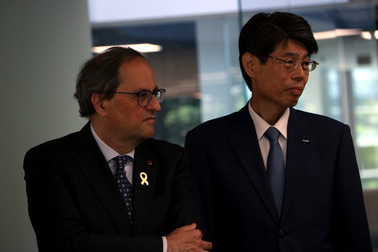 Quim Torra with the global director of Technology and Innovation of NTT Data, Tsuyoshi Kitani. (Photo: Ana Amat Vendrell)