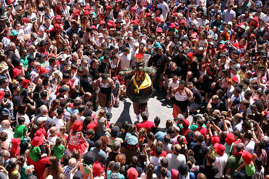 Image of Berga's main square with a parade of a traditional figure (by Norma Vidal)