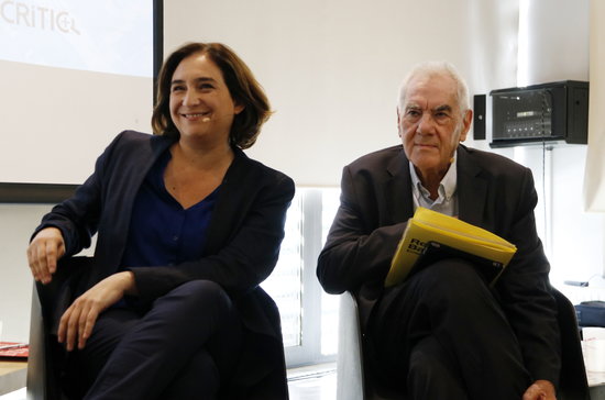 Current Barcelona mayor Ada Colau, left, and ERC leader mayorsihp leader Ernest Maragall, right, before a campaign debate. (Photo: Sílvia Jardí)