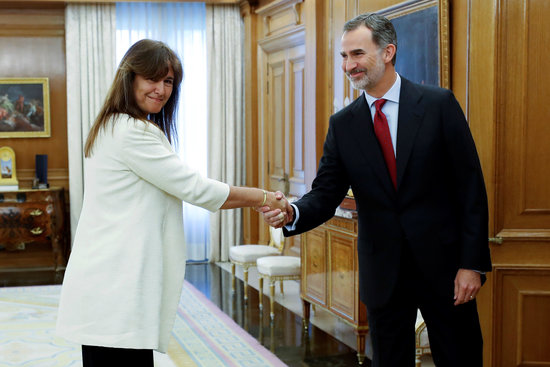 JxCat's MP Laura Borràs shaking hands with King Felipe on June 6, 2019
