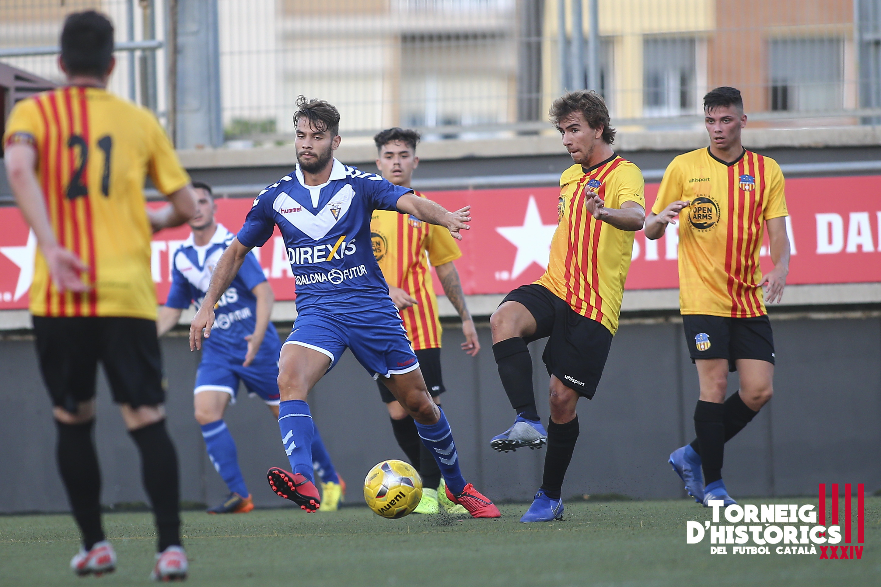 Players from Badalona and Sant Andreu go head to head on the first night of the 2019 Torneig d'Històrics. (Photo: Torneig d'Històrics)