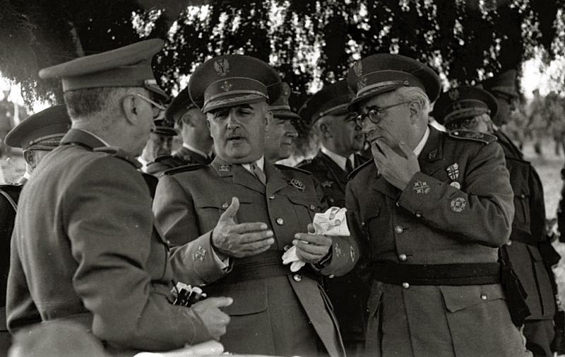 Spain's late dictator Francisco Franco surrounded by army officials (by Fondo Car-Kutxa Fototeka)