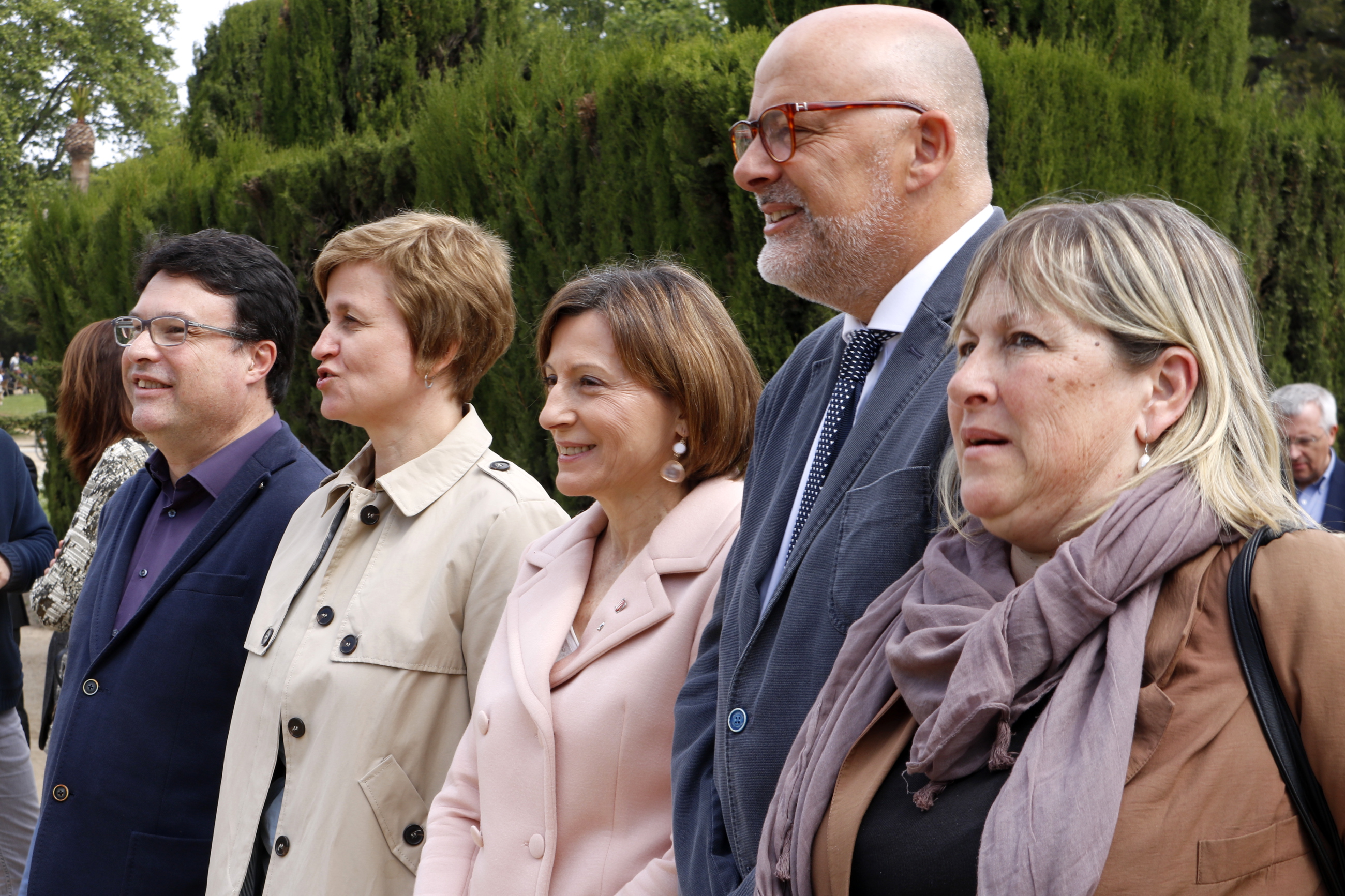 The former members of the Catalan parliament bureau, with speaker Carme Forcadell in the center (by Rafa Garrido)