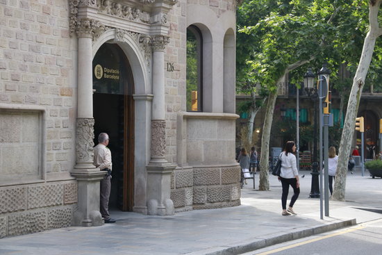 Entrance to the Barcelona regional council building. (Photo: Laura Fíguls)