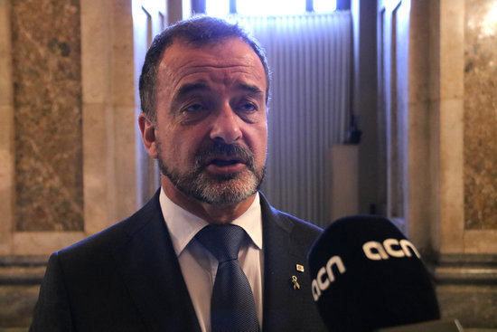 Catalonia's foreign minister Alfred Bosch speaks with ACN at the Catalan Parliament. (Photo: Guifré Jordan)