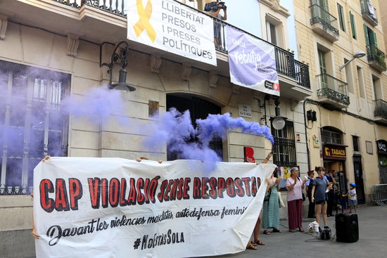 Protestors filled the streets holding the slogan 'no rape without response' (Laura Fíguls)
