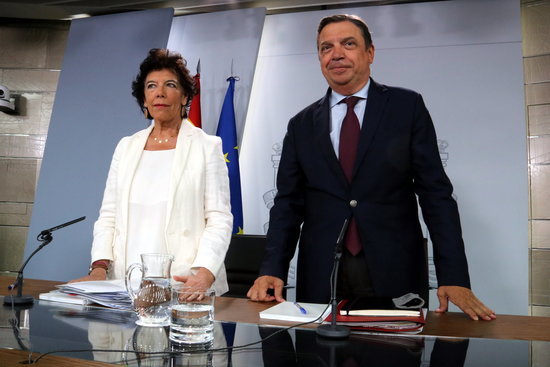 Spain's government spokesperson Isabel Celáa and agriculture minister Luís Planas. (Photo: Tània Tàpia)