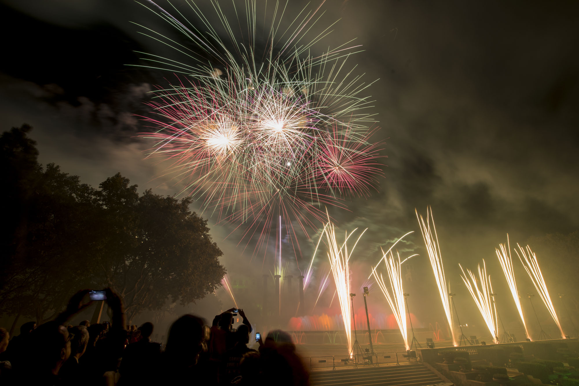 Fireworks show set to music from La Mercè festival 2015 (by Pep Herrero)