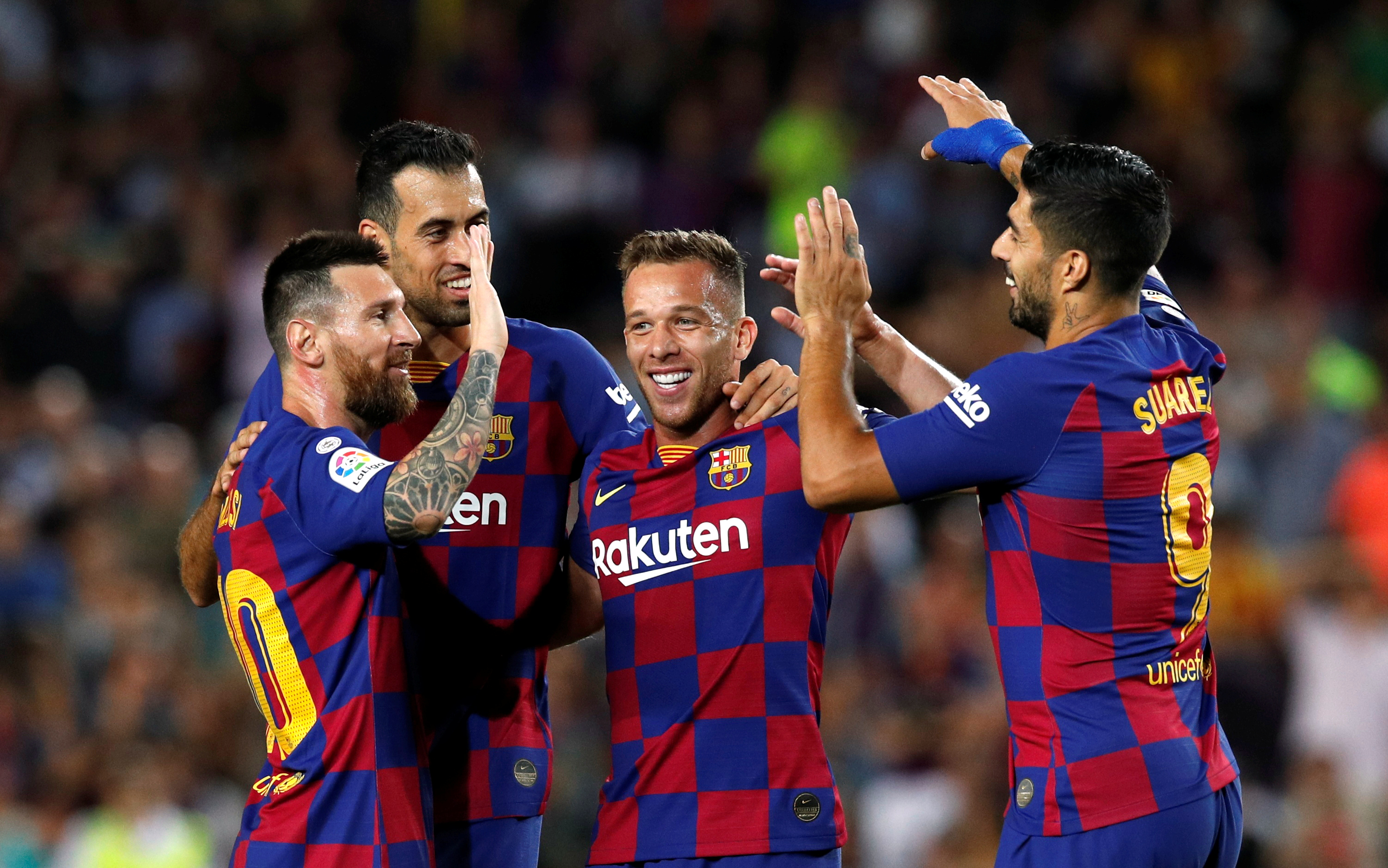 Arthur Melo is congratulated by teammates following his stunning goal against Villarreal (by Reuters/Albert Gea)