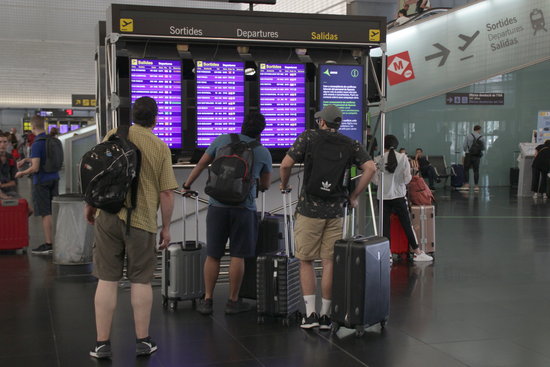 The airport figures continue to increase despite a turbulent month (by Andrea Zamorano)