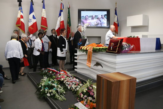 Funeral of Conxita Grangé with the French flag over the coffin. (Photo: Gemma Tubert)