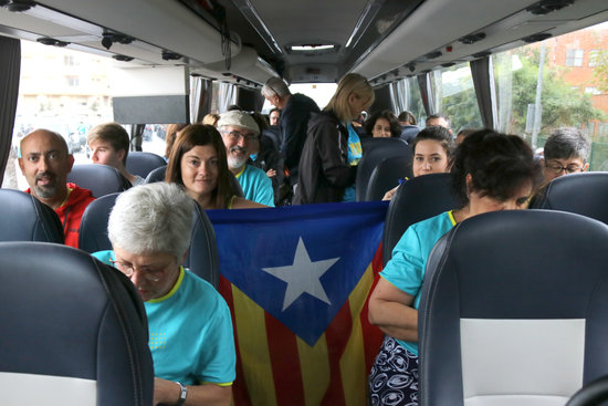 Image of a coach travelling from southern Amposta to Barcelona, on September 11, 2019 (by Jordi Marsal)