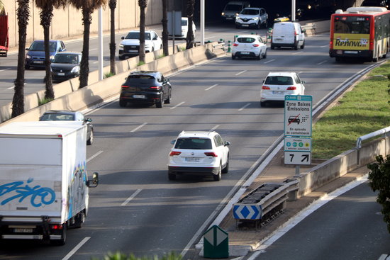 Barcelona's Low Emission Zone is delimited by the Ronda de Dalt and the Ronda Litoral ring roads (by Elisenda Rosanas)