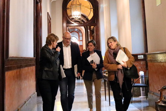 Parliament speaker Carme Forcadell (second from right) with bureau members Anna Simó, Lluís Corominas, and Ramona Barrufet in 2017 (by Núria Julià)
