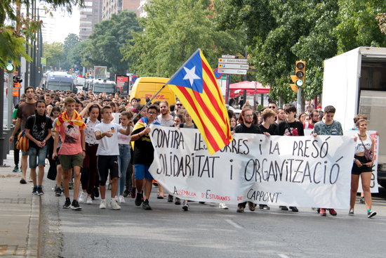 A pro-independence protest held in Lleida on the second anniversary of the independence referendum (by Salvador Miret)
