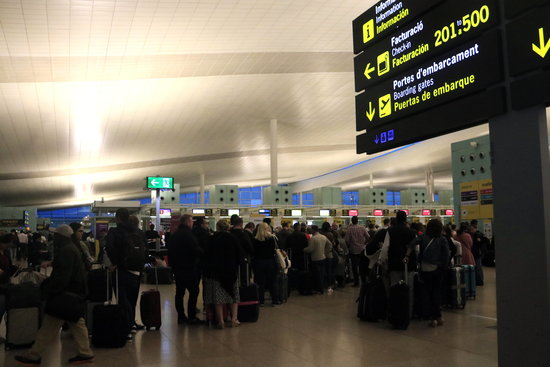 Image of Barcelona's Terminal 1 airport departures hall on October 15, 2019 (by Laura Fíguls)