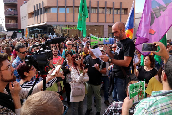 Union leaders adress workers in Tortosa on the October 18 general strike (by Anna Ferràs)